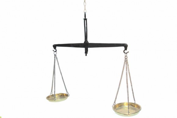 Старинные чашечные подвесные весы. Конец 19 века. Европа