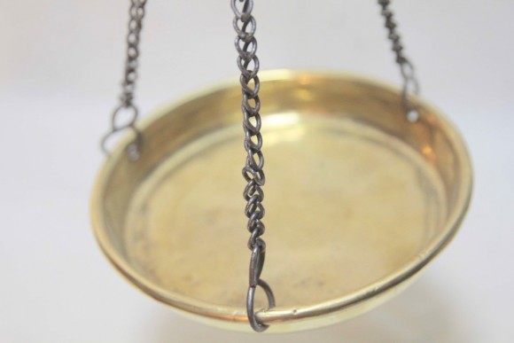 Старинные чашечные подвесные весы. Конец 19 века. Европа