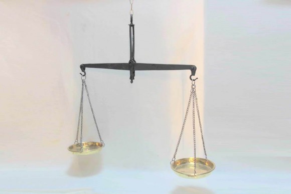 Старинные чашечные подвесные весы. Конец 19 века. Европа