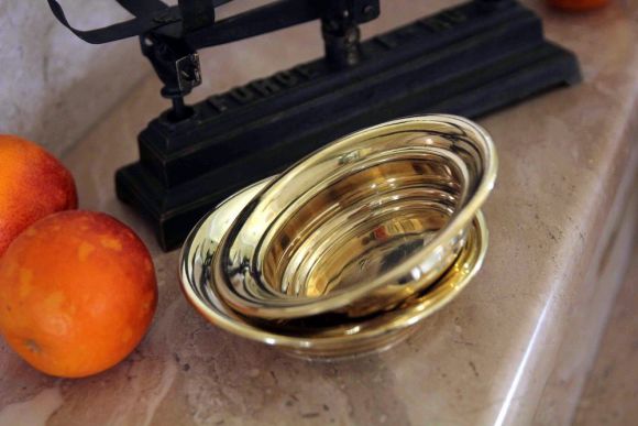 Старинные чугунные весы , рассчитанные на 2 кг  ХХвек , Европа