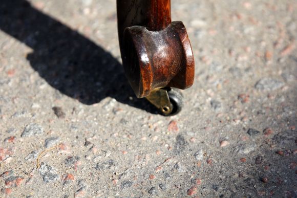 Антикварный резной стул