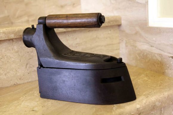 Антикварный утюг со звездой. Почти 5 кг. Утюг-монстр. Европа. Начало 20 в