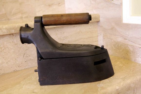 Антикварный утюг со звездой. Почти 5 кг. Утюг-монстр. Европа. Начало 20 в