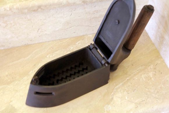 Антикварный утюг со звездой. Почти 5 кг. Утюг-монстр. Европа. Начало 20 в