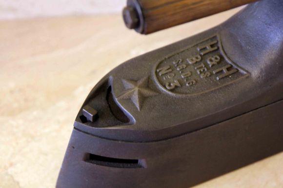 Антикварный утюг со звездой. Почти 5 кг. Утюг-монстр. Европа. Начало 20 в