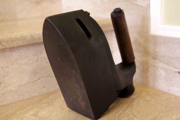 Антикварный утюг со звездой. Почти 5 кг. Утюг-монстр. Европа. Начало 20 в