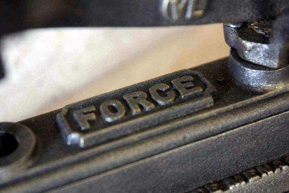 Старинные чугунные весы , рассчитанные на 5 кг  ХХвек , Европа