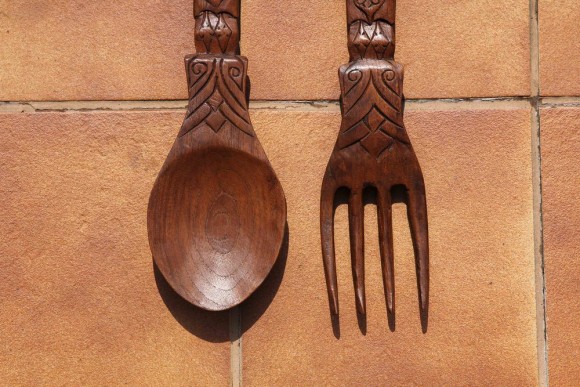 Настенное панно ложка-вилка.  оберег для дома. Массив дерева