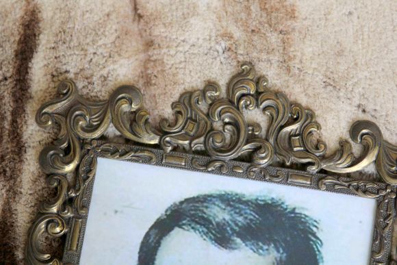 Латунная литая рамка среднего размера в патине