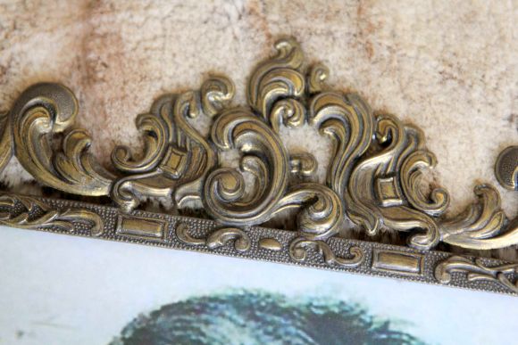 Латунная литая рамка среднего размера в патине