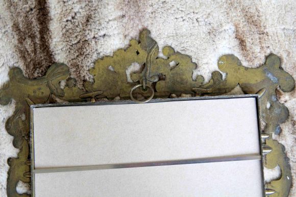 Латунная литая рамка среднего размера в патине