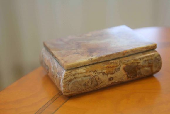 Винтажная шкатулка из оникса. Европа. Начало 20 века