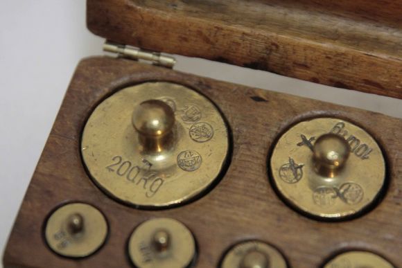 Антикварный набор гирек - мер. Полный комплект. Европа. начало 20 века