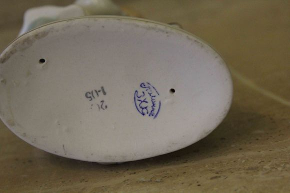 Антикварная статуэтка из фарфора «Девочка с собачкой» СССР 1950-70 гг