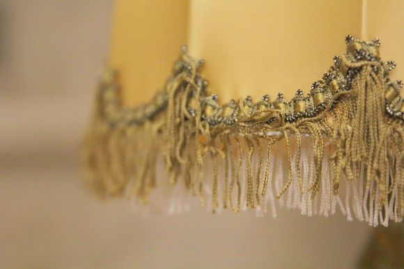 Очаровательная настольная лампа