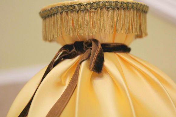 Очаровательная настольная лампа