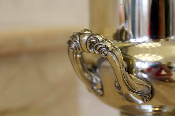 Старинное ведро для охлаждение шампанского