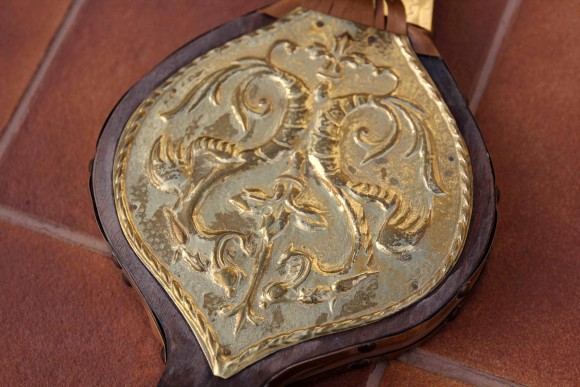 Замечательные меха для раздува огня в очаге