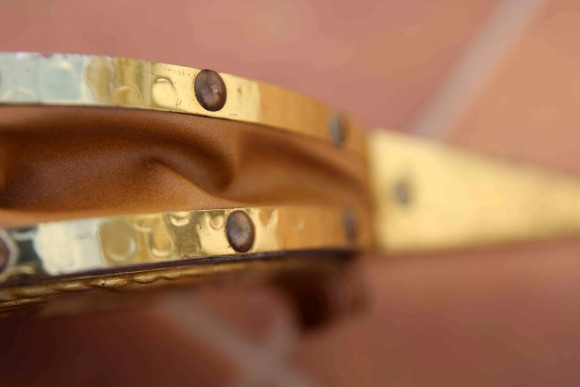 Замечательные меха для раздува огня в очаге