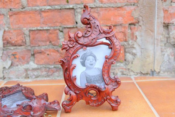 Великолепная пара резных рамок из Ореха