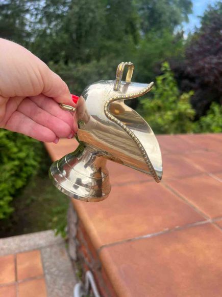 Изящная латунная сахарница