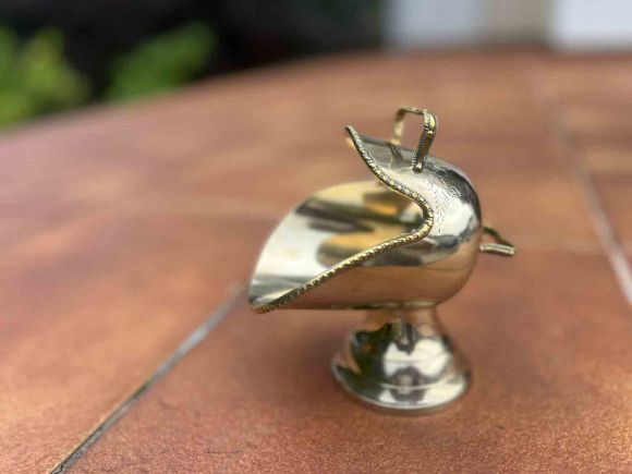 Изящная латунная сахарница