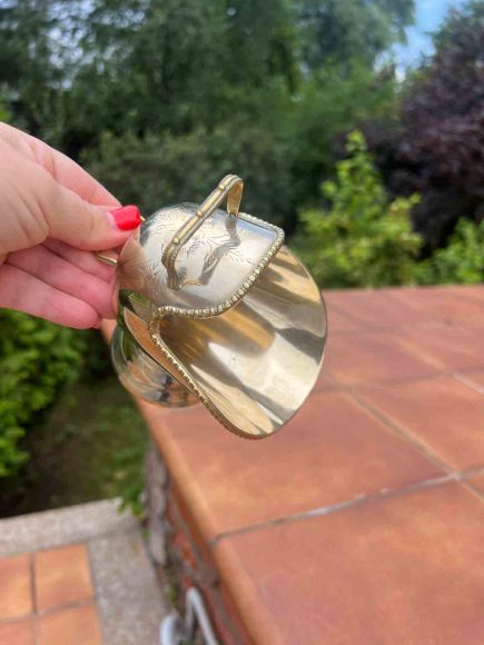 Изящная латунная сахарница