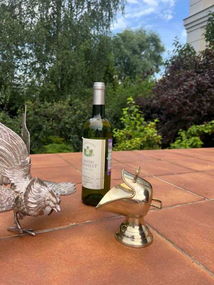 Изящная латунная сахарница