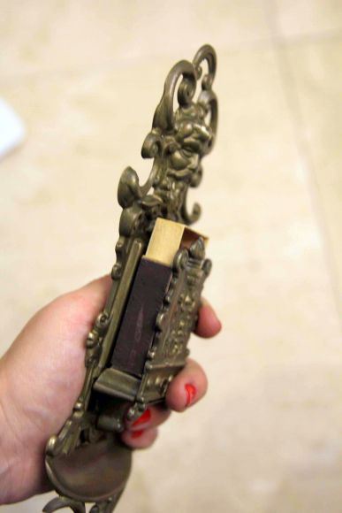 Латунная настенная спичечница в патине 