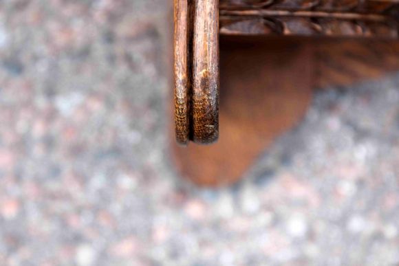 Массивная дубовая вешалка с тремя гербами