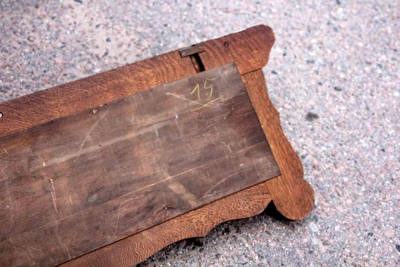 Массивная дубовая вешалка с тремя гербами