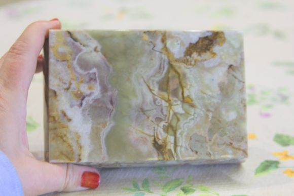 Каменная шкатулка из Оникса