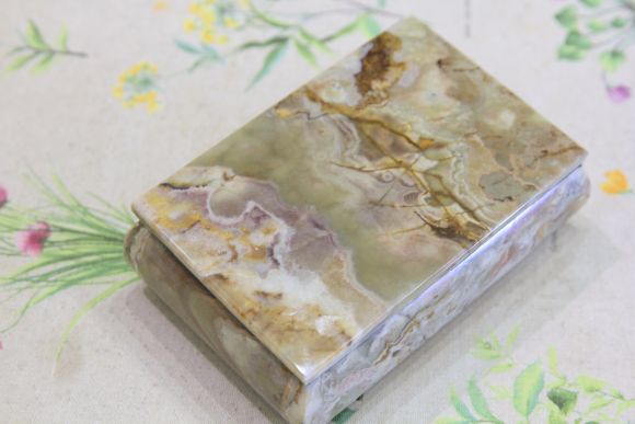 Каменная шкатулка из Оникса