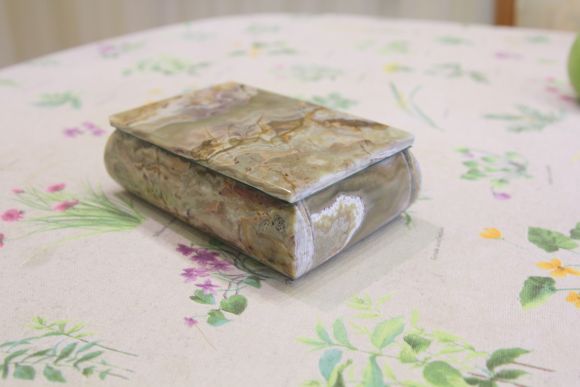 Каменная шкатулка из Оникса