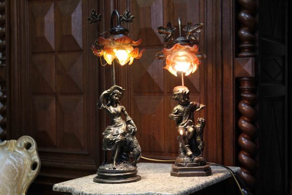  Настольная лампа с романтическим сюжетом