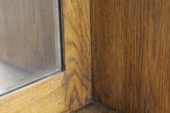 Потрясающий антикварный шкаф-буфет из массива дуба. Европа. Начало 20 века.