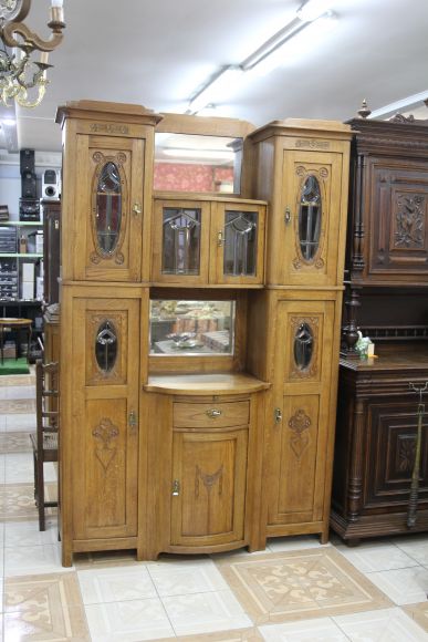 Потрясающий антикварный шкаф-буфет из массива дуба. Европа. Начало 20 века.
