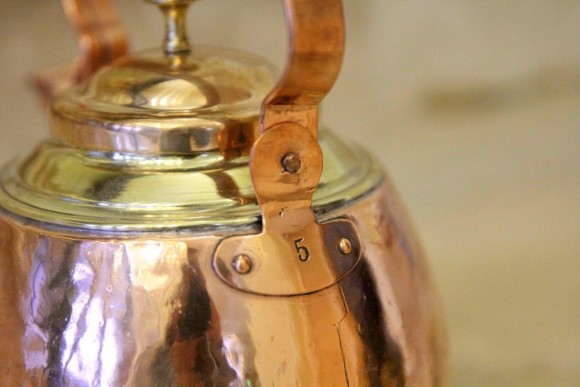 Превосходный комбинированный чайник с крышечкой на носике