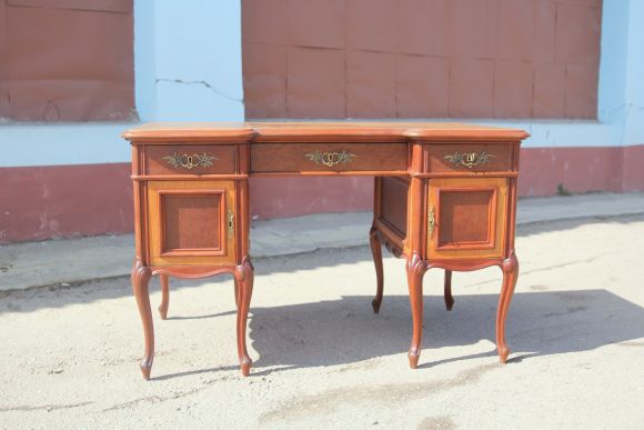 Антикварный стол с двумя тумбами