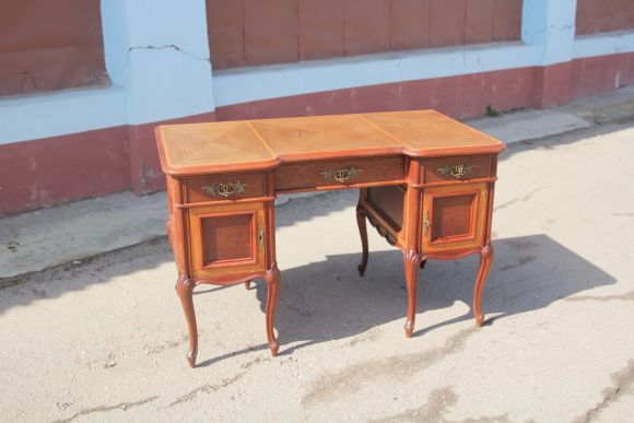 Антикварный стол с двумя тумбами