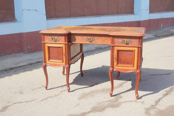 Антикварный стол с двумя тумбами