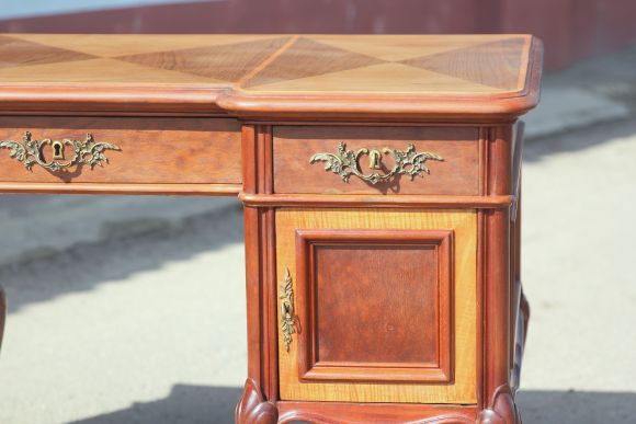 Антикварный стол с двумя тумбами