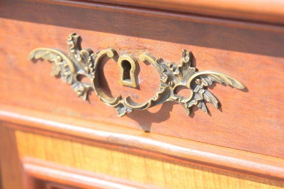 Антикварный стол с двумя тумбами