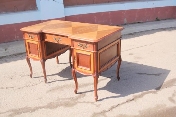 Антикварный стол с двумя тумбами