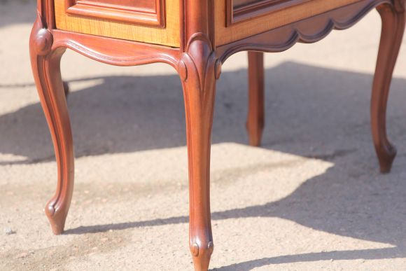 Антикварный стол с двумя тумбами