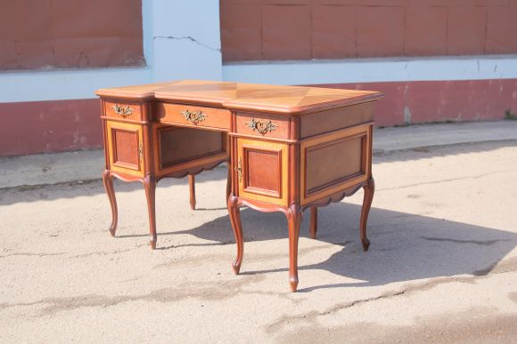 Антикварный стол с двумя тумбами