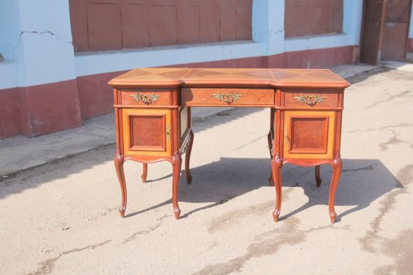 Антикварный стол с двумя тумбами