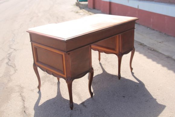 Антикварный стол с двумя тумбами
