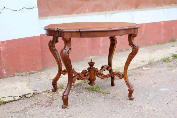 Антикварный стол из дерева. Европа. Начало 20 века