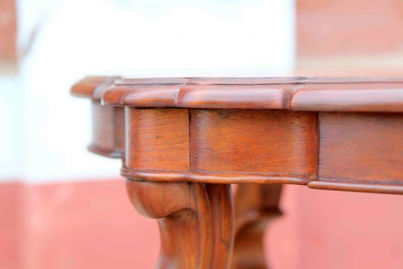 Антикварный стол из дерева. Европа. Начало 20 века